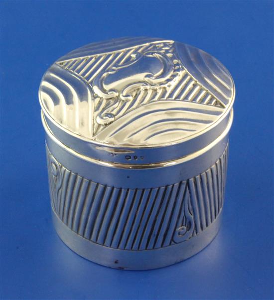 A late Victorian silver circular box and cover, 2.5in.